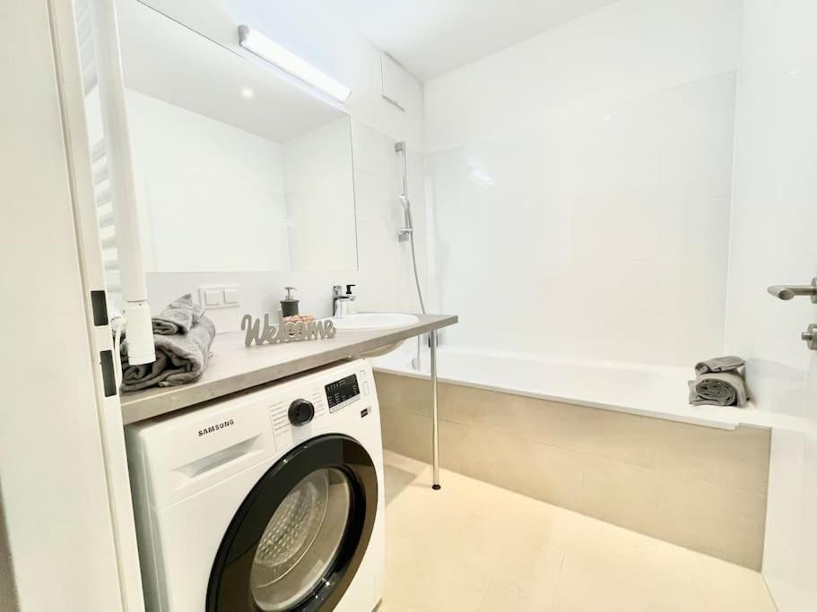 Premium Apartment With Terrace, A/C, Free Wifi And Netflix Wien Exterior foto